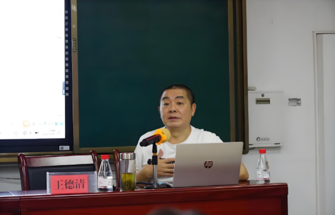 长篇叙事史诗《麦芒》 ——两粒被风吹散的麦子用六十年走回同一根麦秆